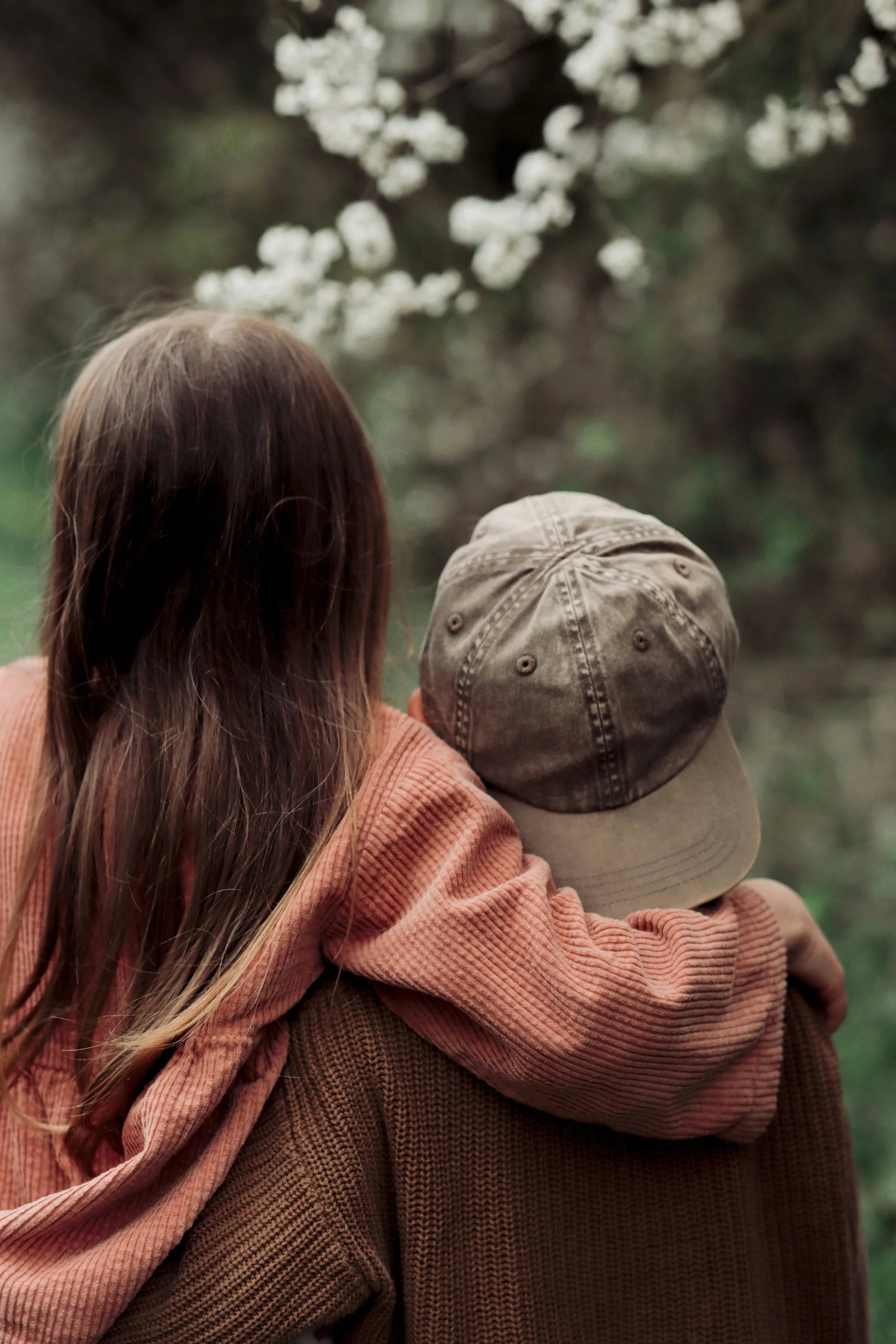Förälder som planerar framtiden för sin familj
